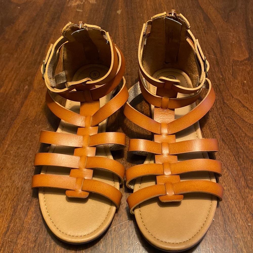 Cat & Jack target girls light brown sandals w/ backzippers two side buckles Sz 5